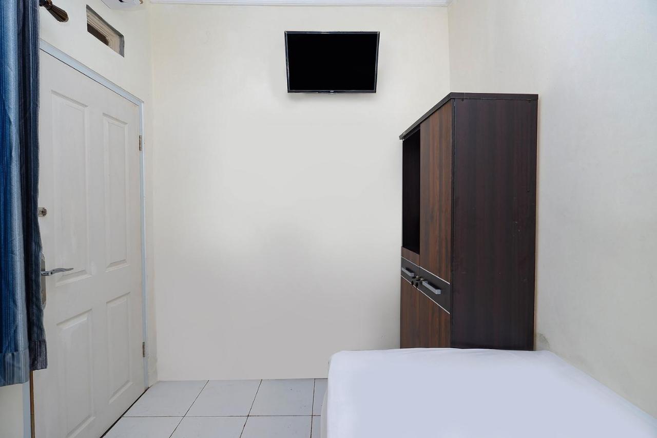 Oyo Life 2751 Deyo Kost Hotel Semarang