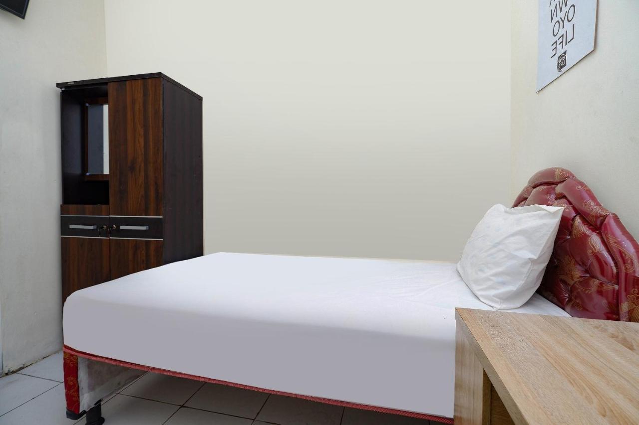 Hotel Oyo Life 2751 Deyo Kost