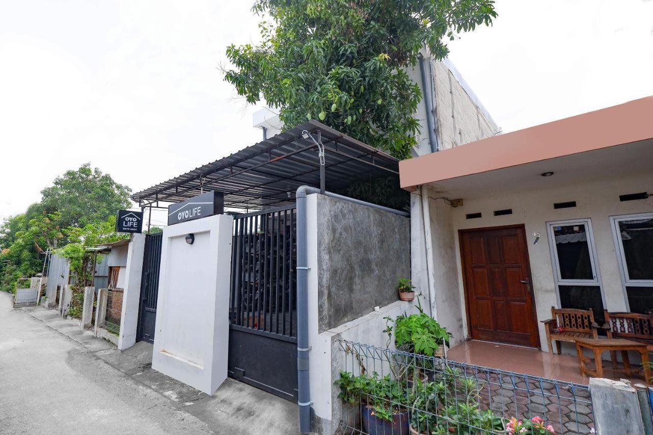 Oyo Life 2751 Deyo Kost 2* Semarang