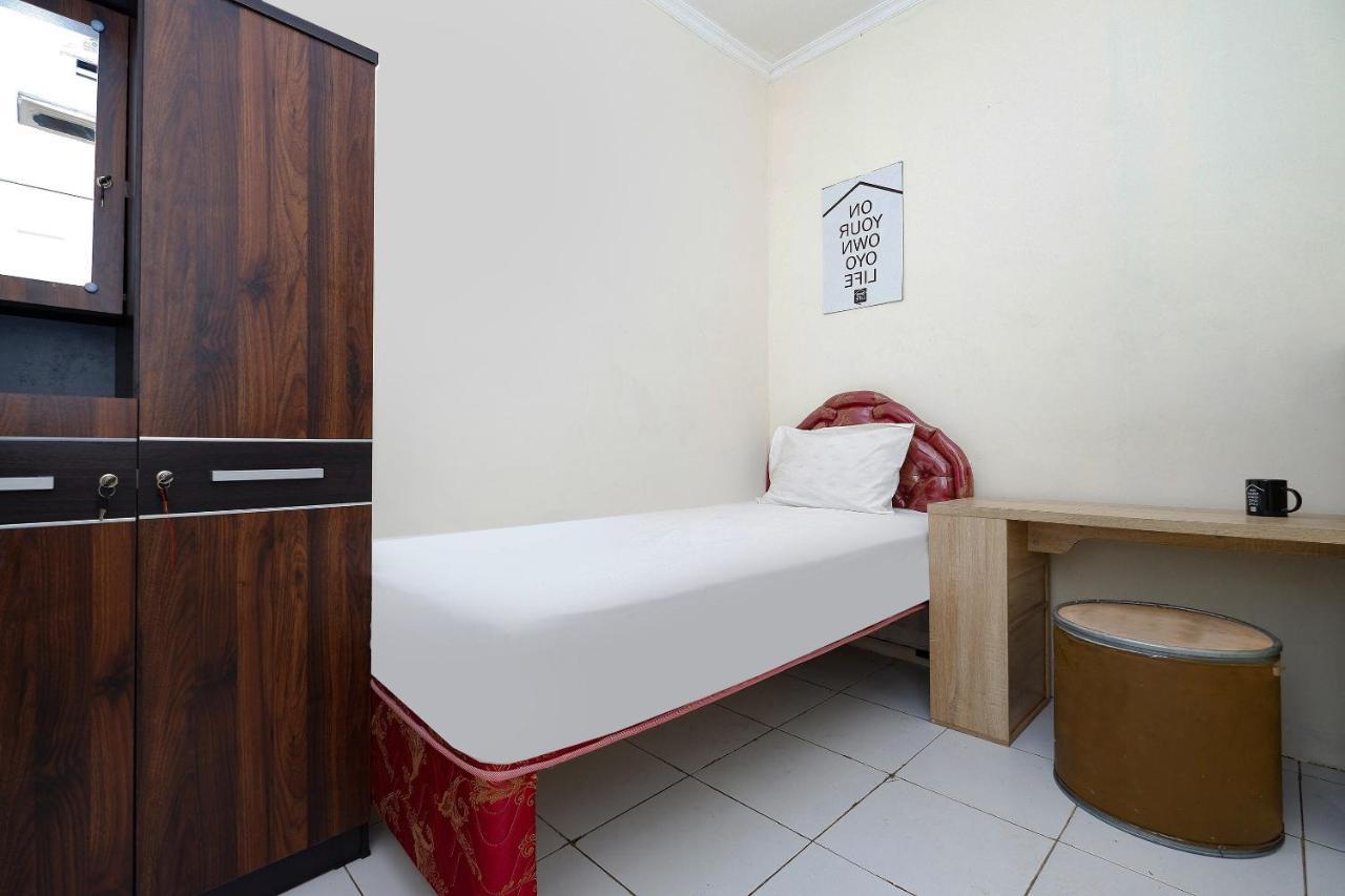 Oyo Life 2751 Deyo Kost Hotel