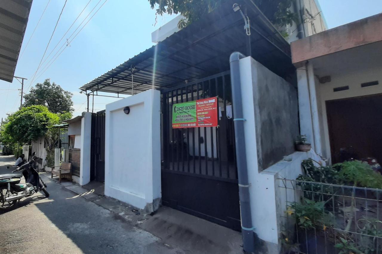 Oyo Life 2751 Deyo Kost