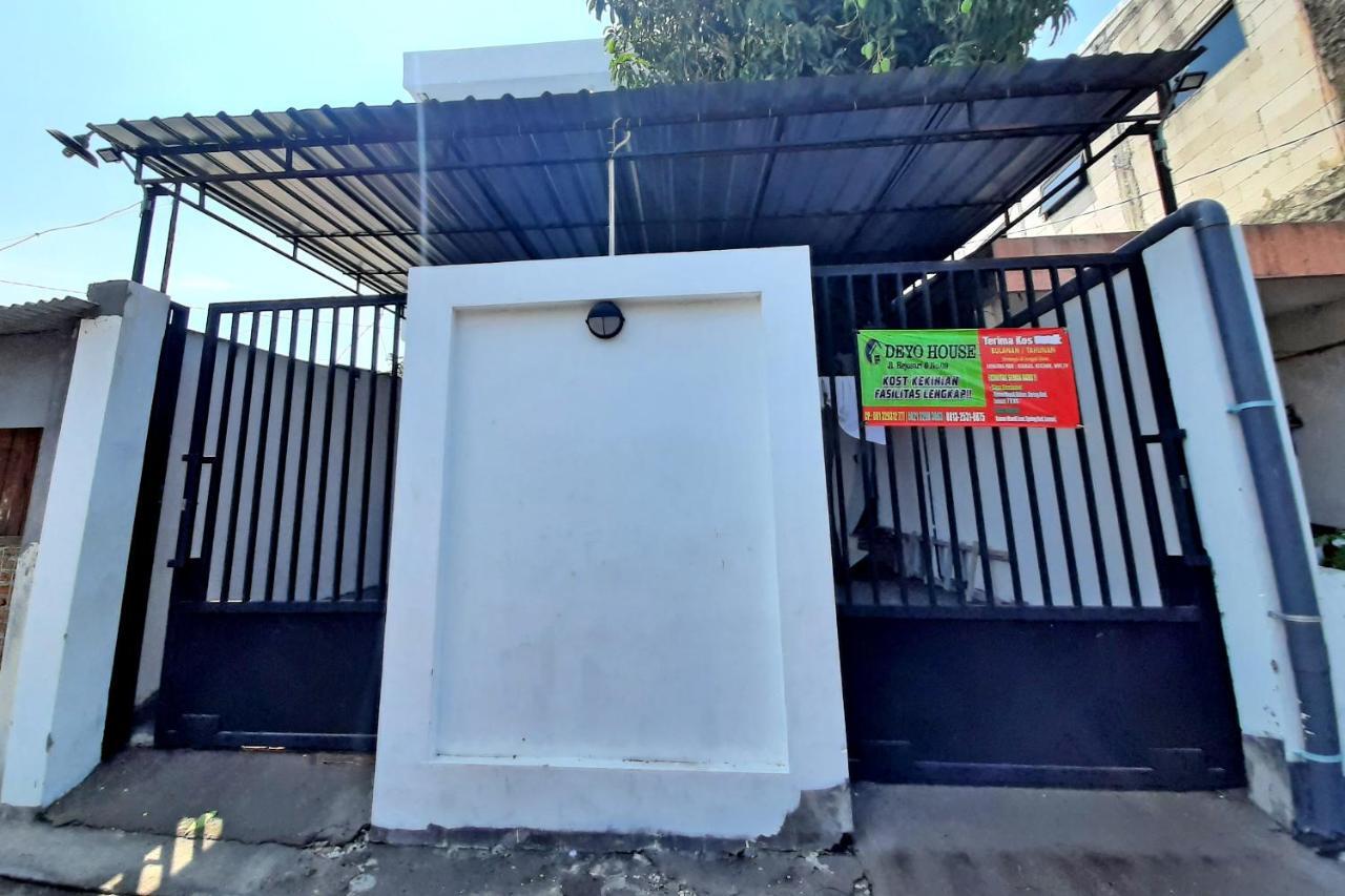 Oyo Life 2751 Deyo Kost Hotel