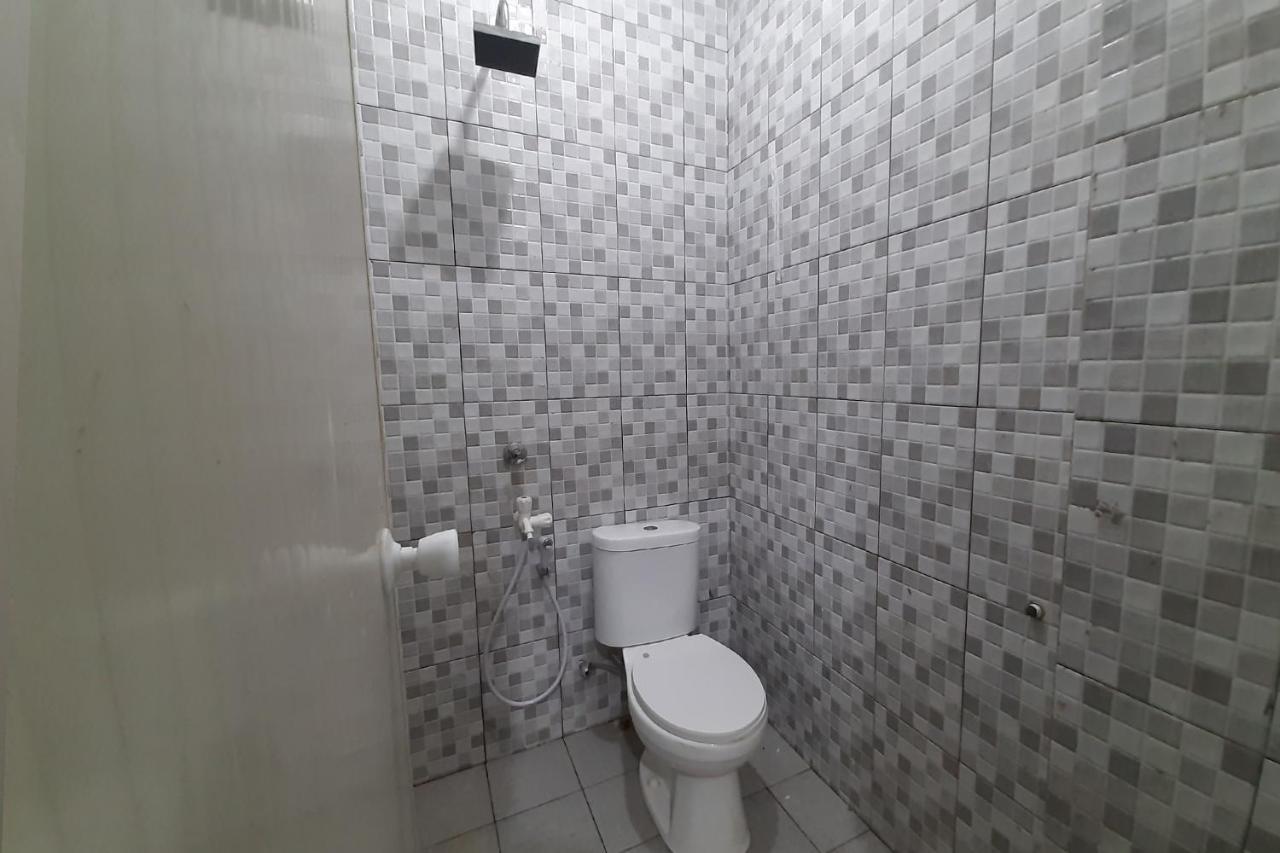 Oyo Life 2751 Deyo Kost 2* Semarang