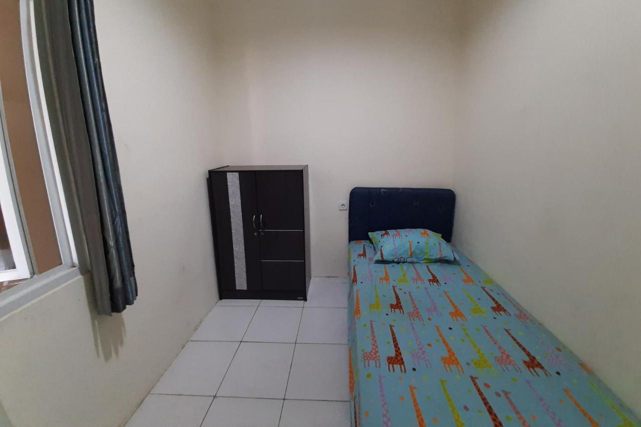 Oyo Life 2751 Deyo Kost Hotel