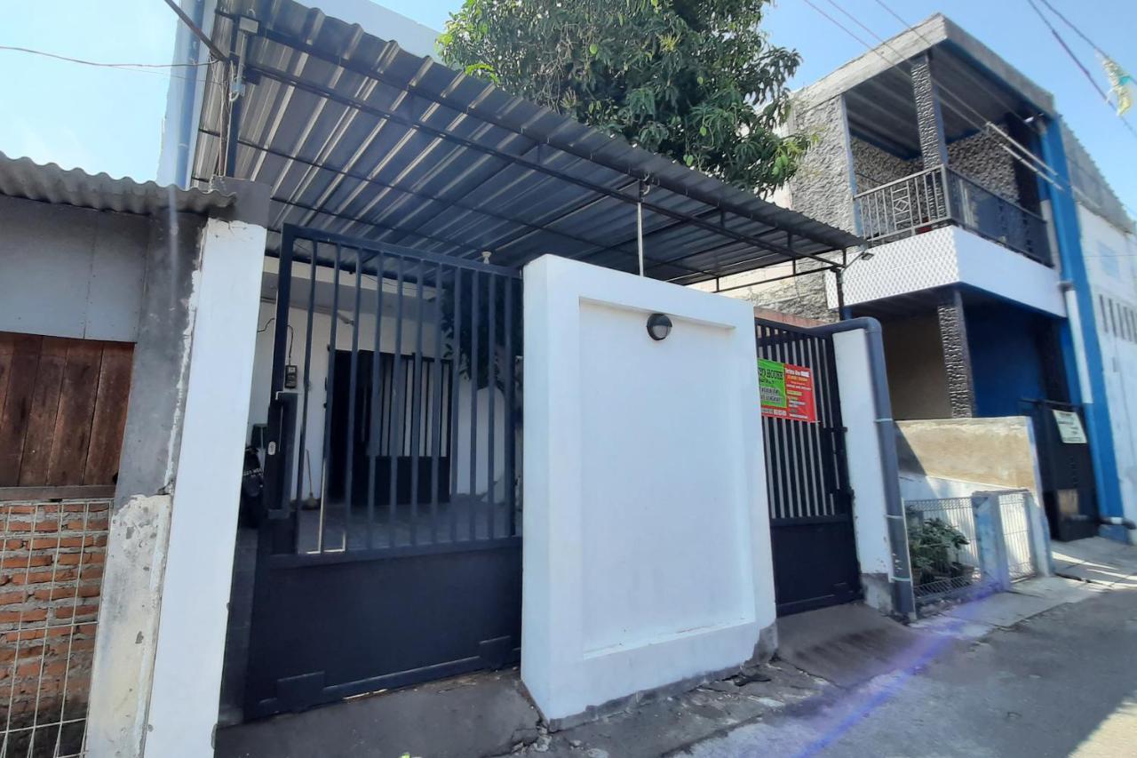 Hotel Oyo Life 2751 Deyo Kost